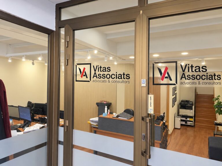 Entrada y recepción de la gestoría Vitas Associats en Sant Andreu, Barcelona